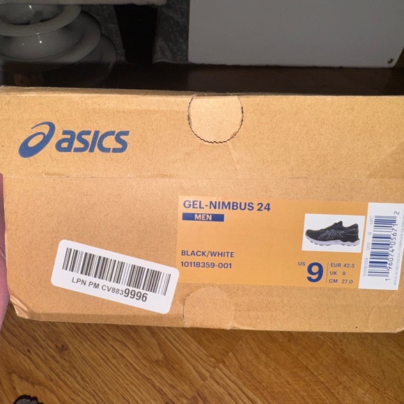 New Men's Asics Black and White Athletic Shoes - Picture 6 of 6